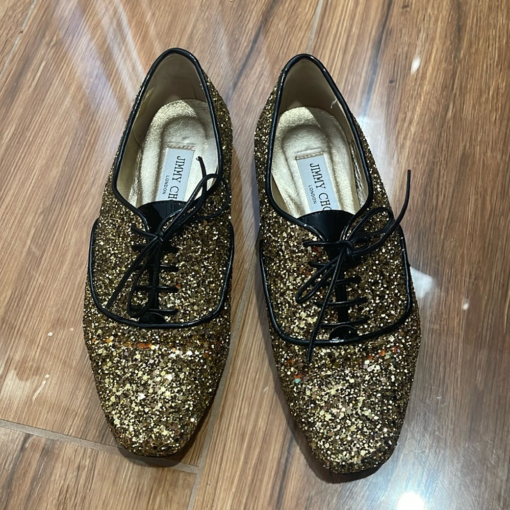 Selling as is, hence the price.